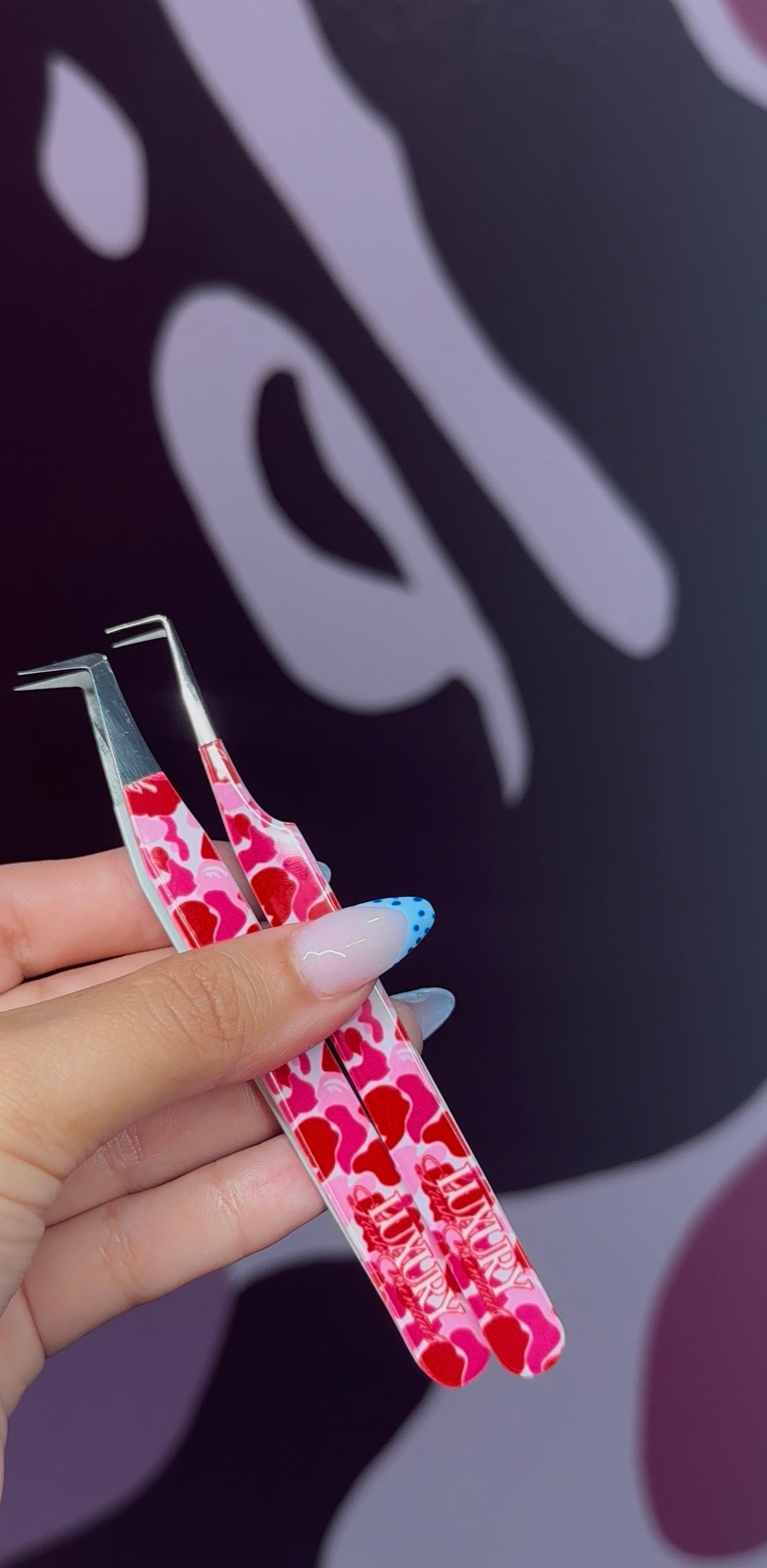 THE ICON TWEEZERS