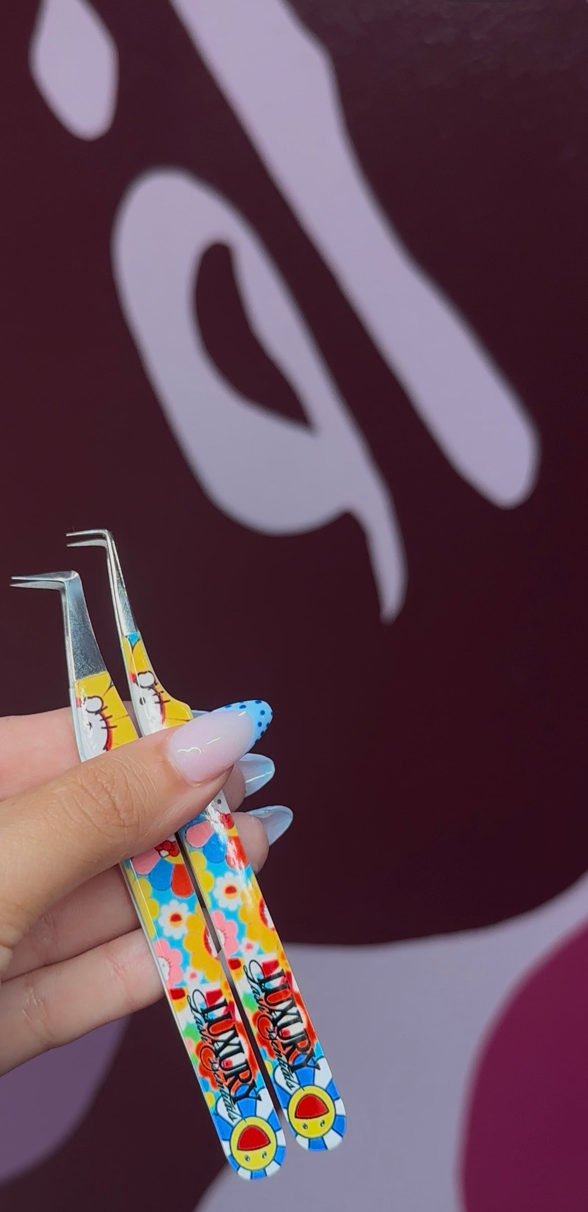 THE ICON TWEEZERS